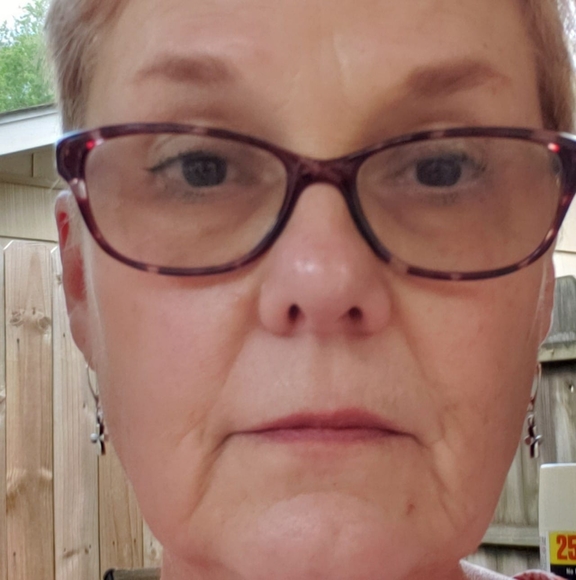 Meet your Posher, Debbie - Picture 1 of 1